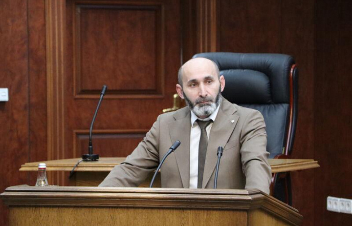 Министр экономического развития Республики Ингушетия выступил с докладом в Народном собрании