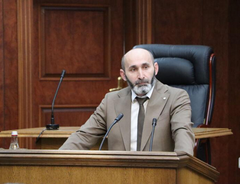 Министр экономического развития Республики Ингушетия выступил с докладом в Народном собрании